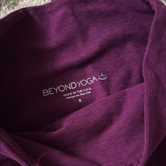 Beyond Yoga Purple Performance Leggings - Picture 2 of 5